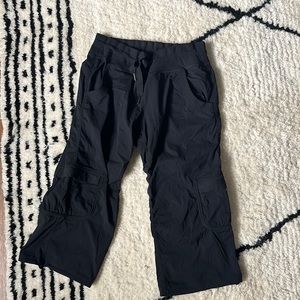 Lululemon black cargo pant cropped